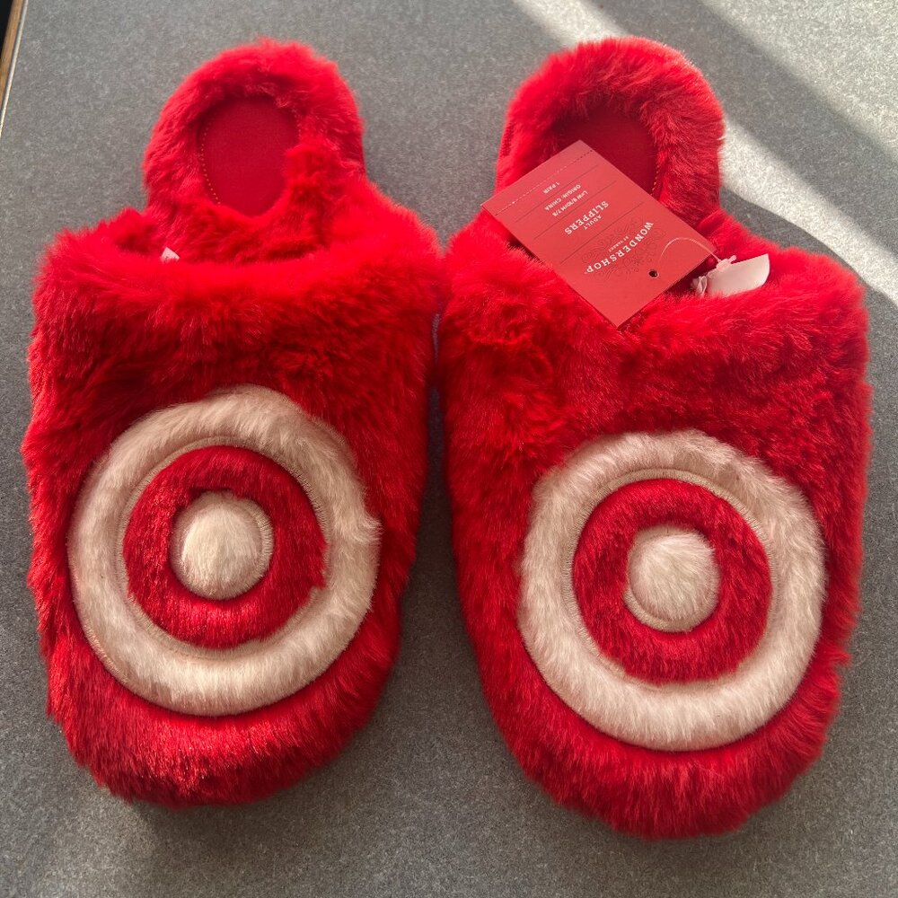 NWT Wondershop Target Fuzzy Slippers, Size L